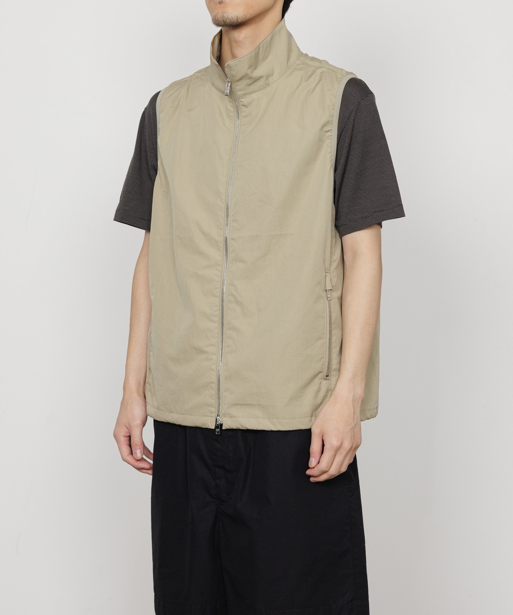 ULTRA LIGHT ALL WEATHER CLOTH GYM VEST, Beige