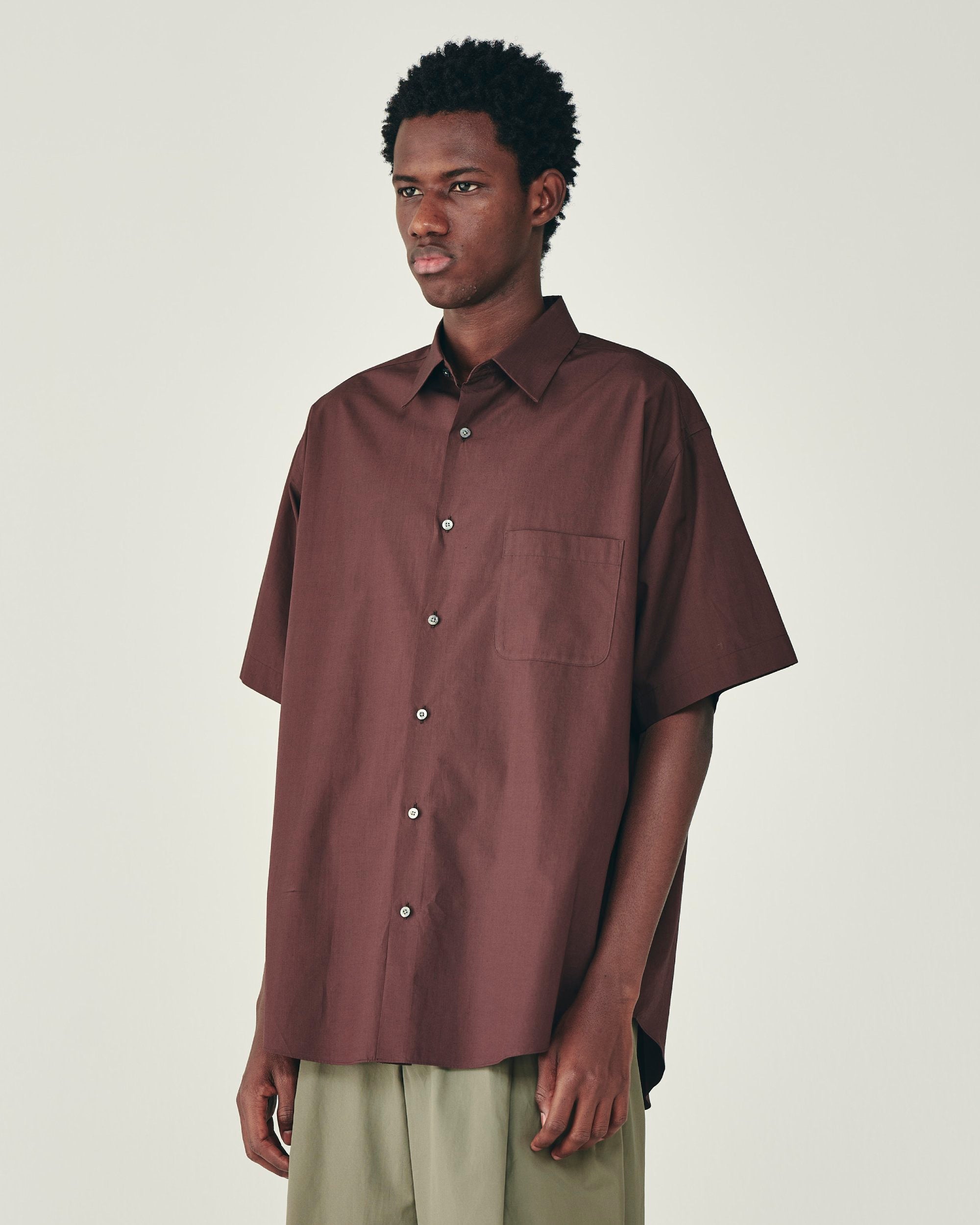 オーガニックGIZA80/1タイプライター / コンフォートフィットS/Sシャツ, Brown
