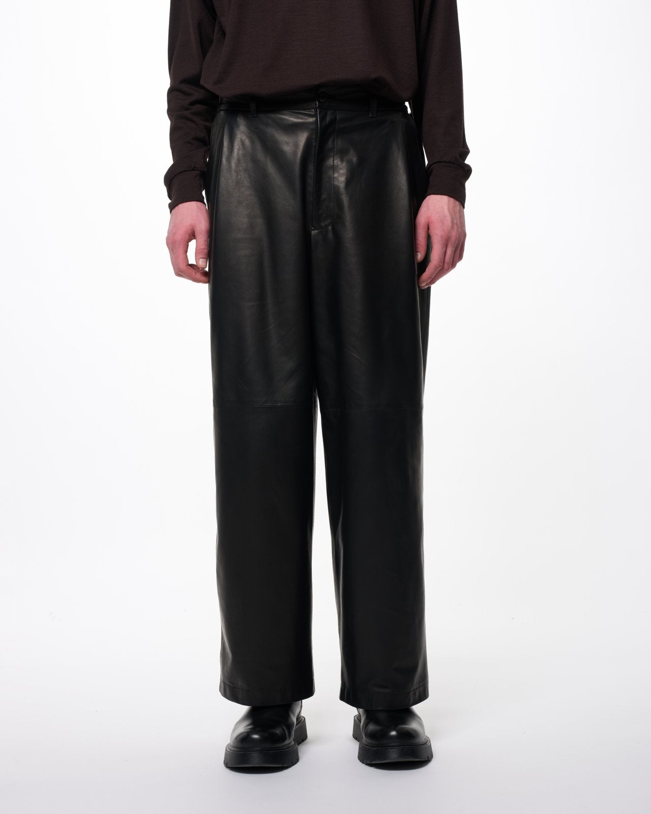 Glazed Sheepskin / Single Pleat Wide Trousers, Black