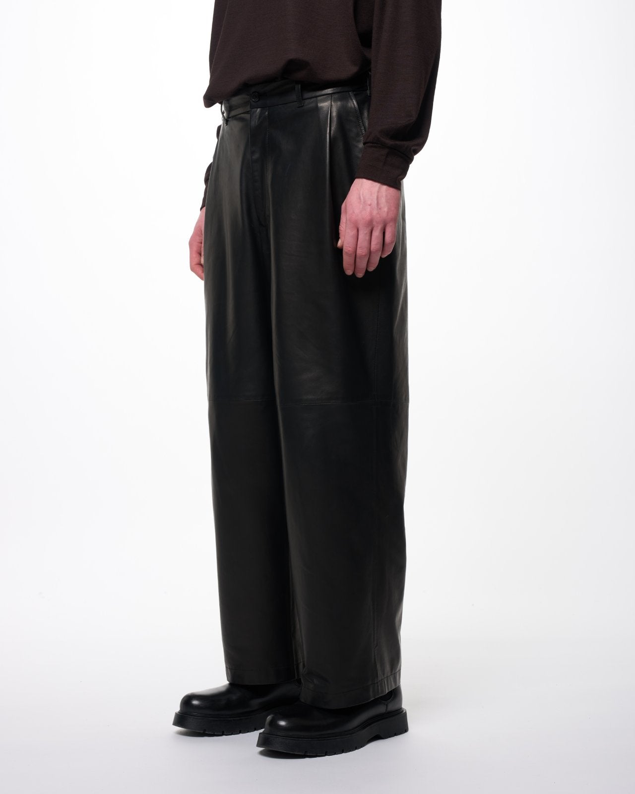 Glazed Sheepskin / Single Pleat Wide Trousers, Black