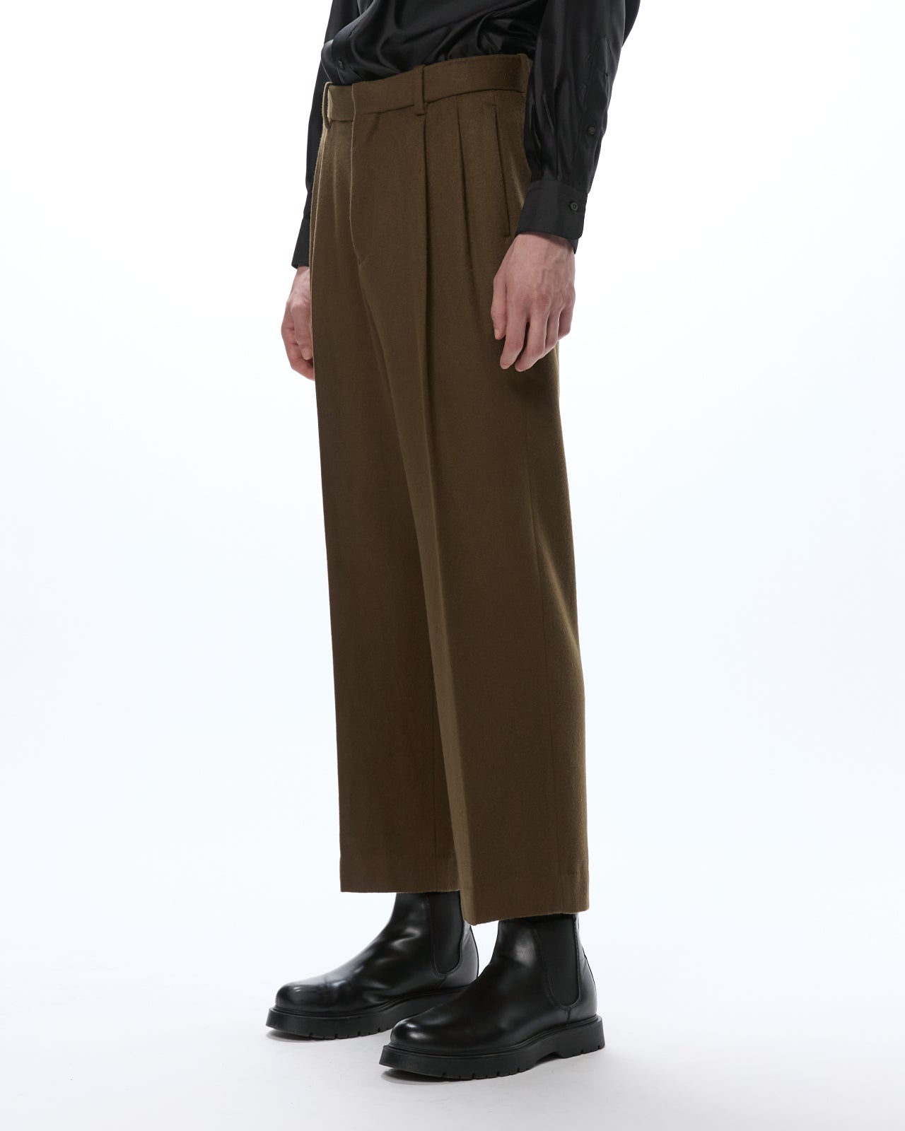 Cashmere Flannel / Double Pleated Straight Trousers, Olive