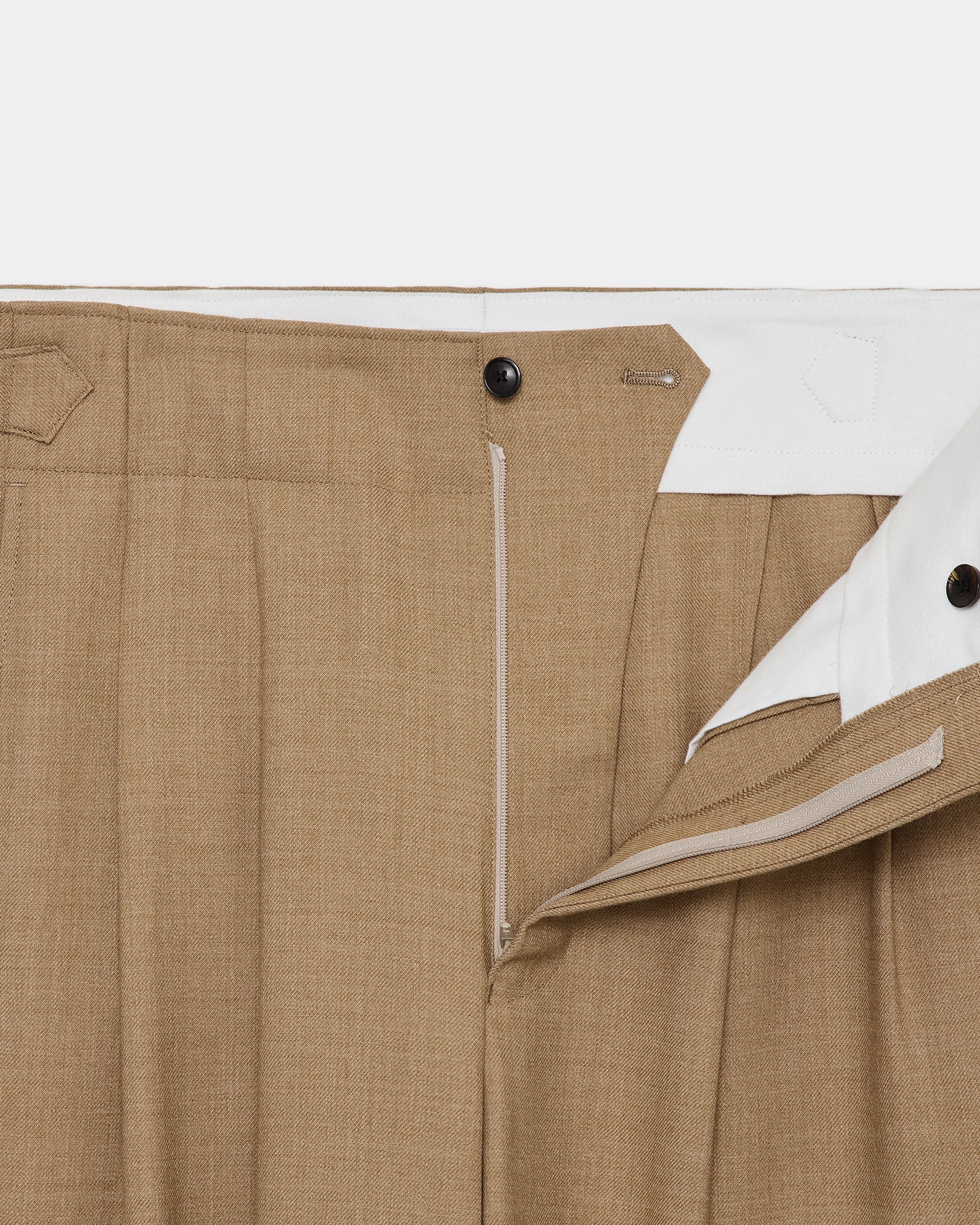 リサイクルポリエステル　ノンミュールジングウールギャバジン / 2タックミリタリートラウザーズ, Beige